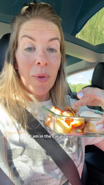 Follow & Comment 💬 “FREEBIE” and I’ll send you my meal guide for mom friendly quick and easy meals for free! 🫶🏼