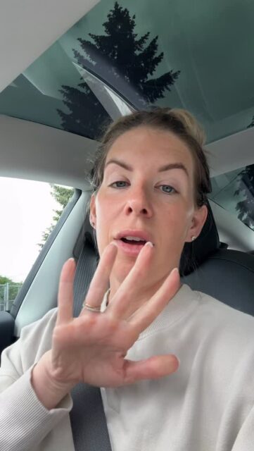 Follow me for more expert fit tips 💁🏼‍♀️

But for real, if you’re not getting AT LEAST 100oz of water a day, I guarantee you aren’t feeling your best! 

No, your coffee doesn’t count, Susan. 🤡

Stay hydrated fam 💦