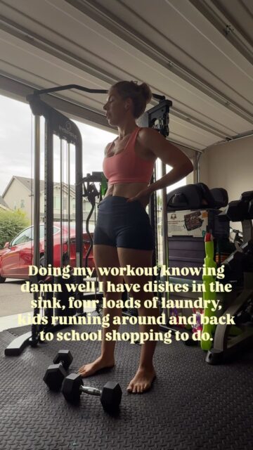 Because the dishes, laundry, and other endless to do things will always be there and my kids deserve to have a mom who shows up for herself. 👏🏼

#fitnessformoms #homeworkouts #momlife #homegym